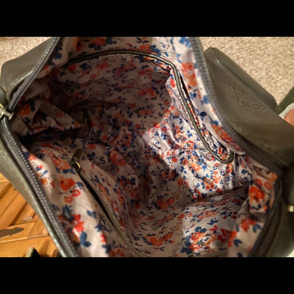 SOLD. EUC Joy Susan 2-in-1 Handbag-Magnetic snap closure - Picture 8 of 9